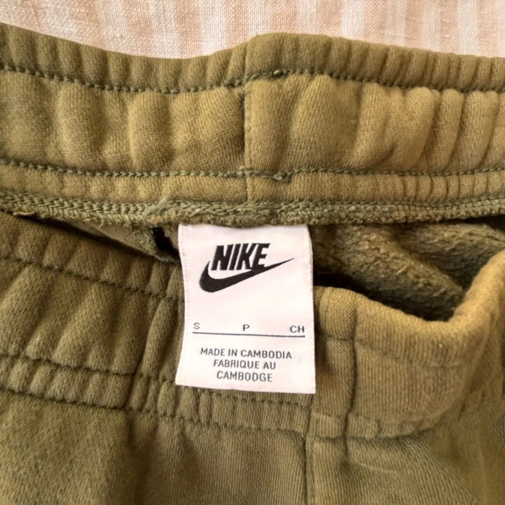 Nike Forest Green Joggers - Picture 3 of 3